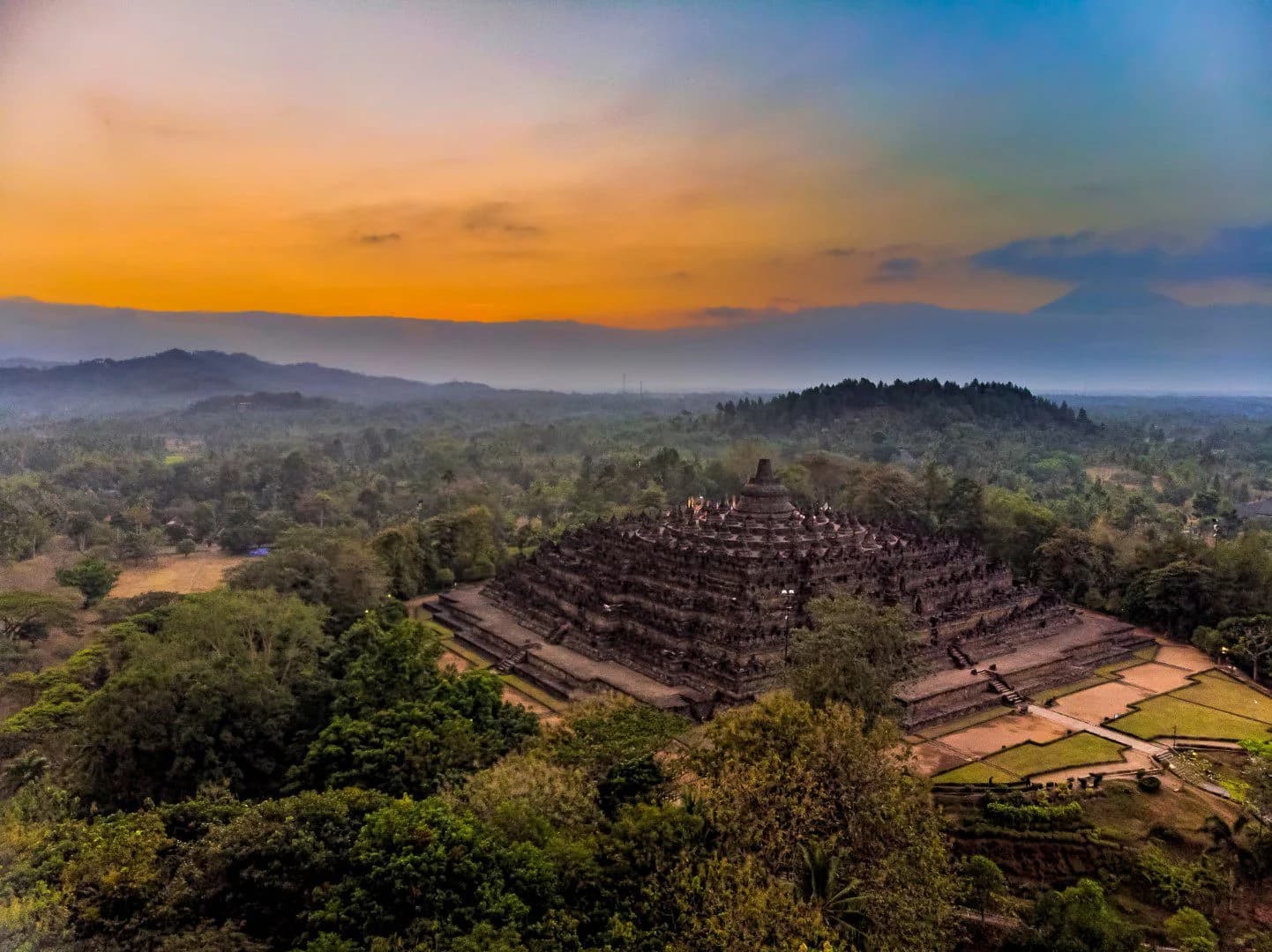 Borobudur Temple and Prambanan Temple Full Day Cultural Tour from Yogyakarta - Image 4