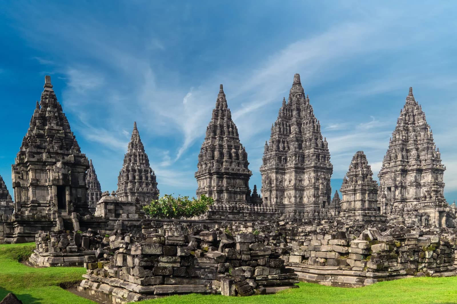 Borobudur Sunrise at the Temple and Prambanan Temple Full Day Tour from Yogyakarta - Image 3