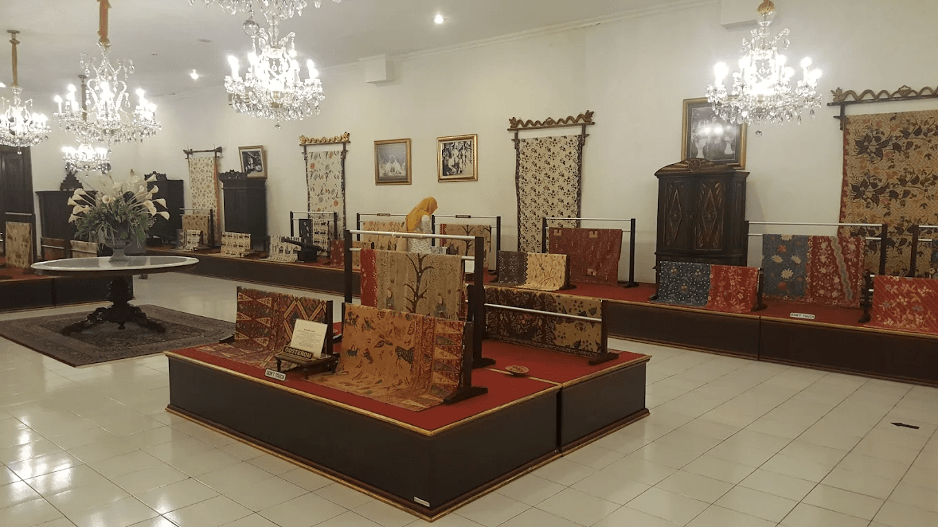 3-Day Luxury Camper Bus Cultural Tour Solo & Yogyakarta from Jakarta - Image 5