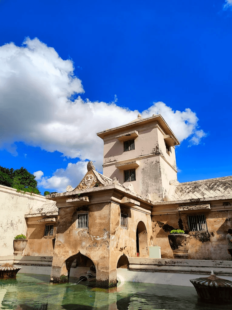 3-Day Luxury Camper Bus Cultural Tour Solo & Yogyakarta from Jakarta - Image 18