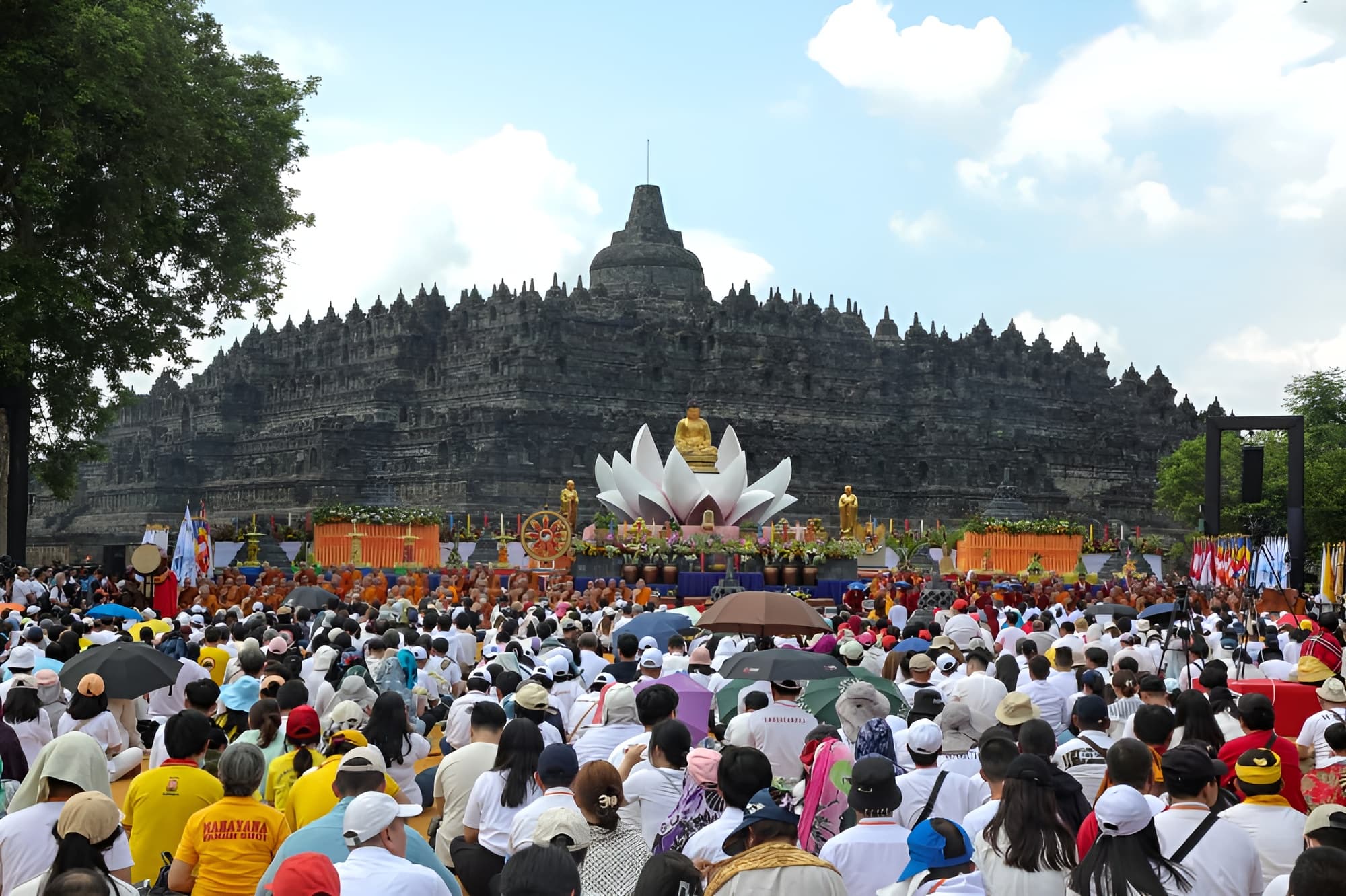 One Day Dieng Plateau & Borobudur Highlights Tour - Image 3