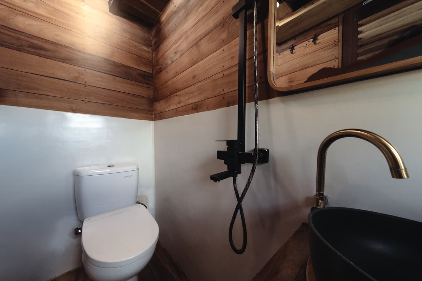 Komodo Islands Sailing Experience (3D2N) – Selayar & Rote Cabin - Image 4
